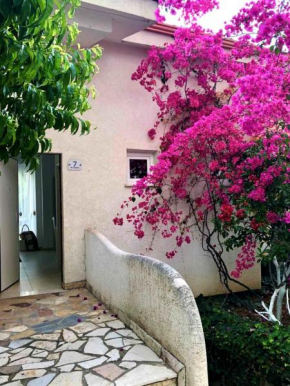 Bougainville Lemon Apartment